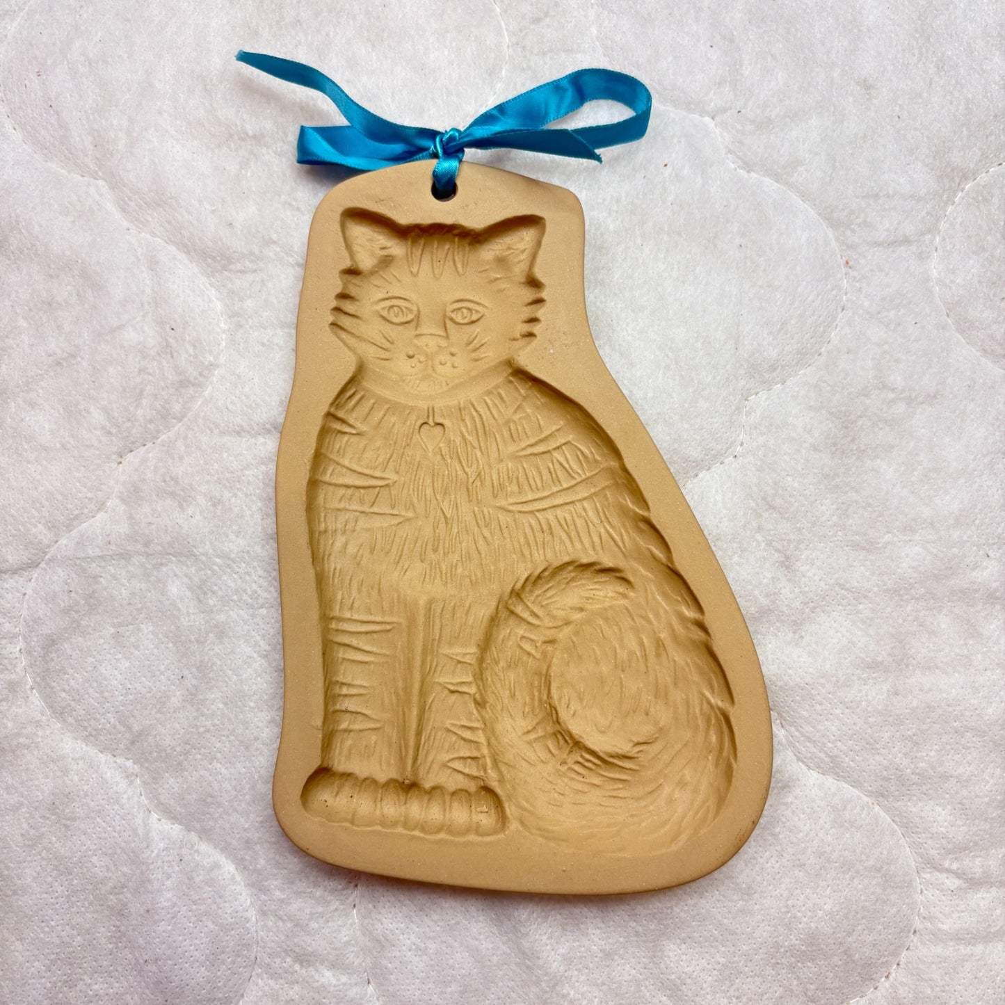 Brown Bag Cookie Mold Cat with Heart Collar Hill Designs 1993 Tabby Kitty