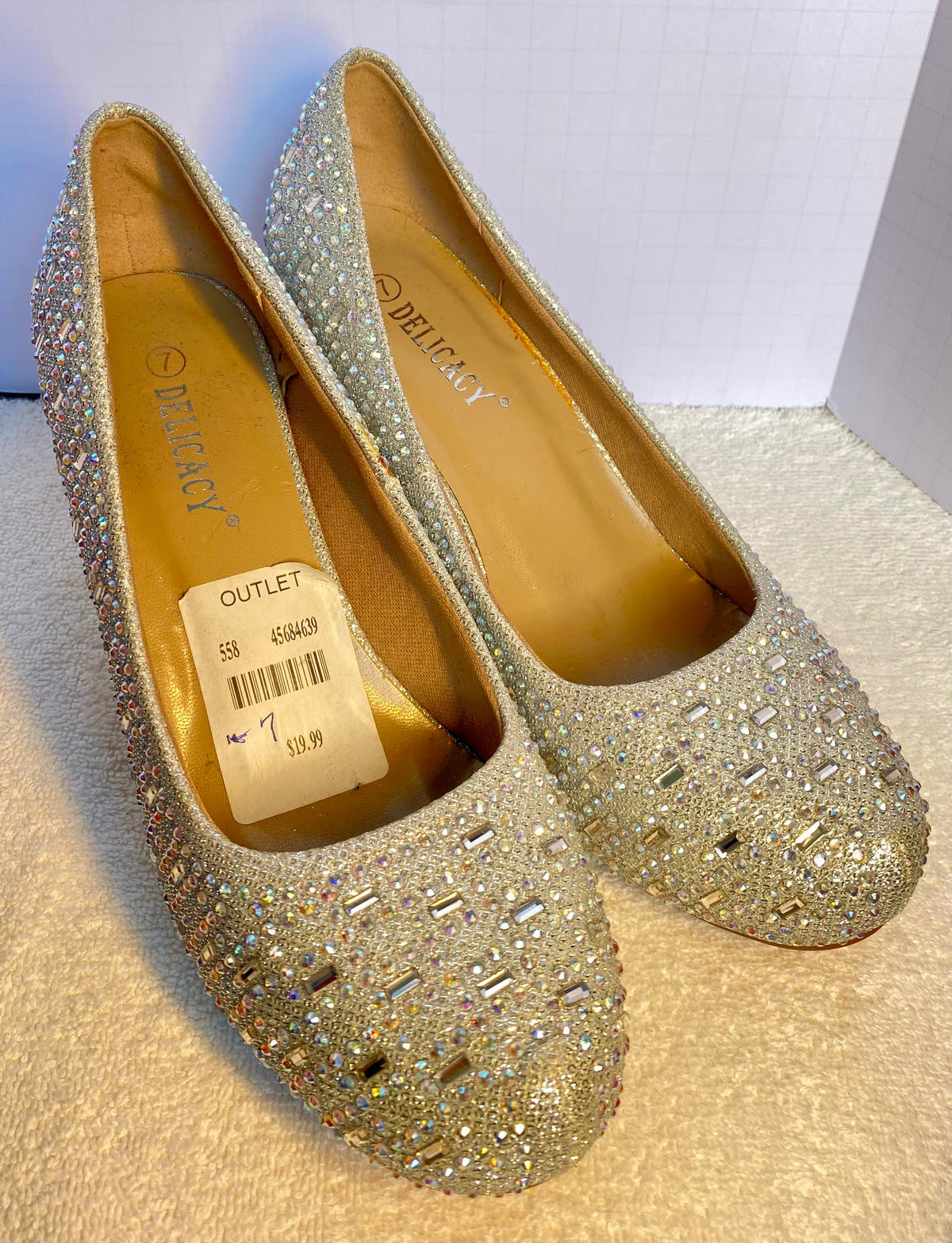 Delicacy Silver Glitter and Rhinestone Embellished High Heel Pumps