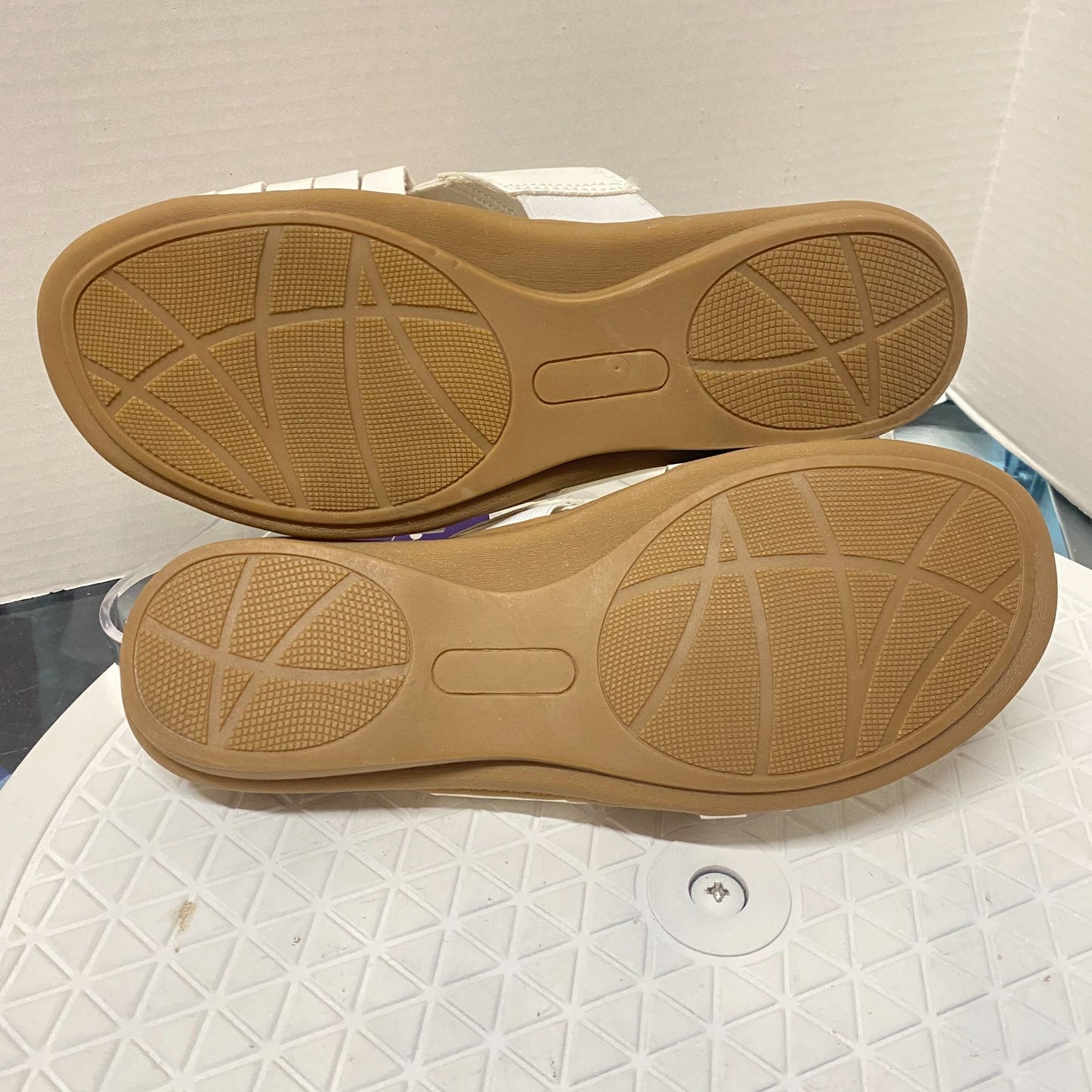 Kim Rogers Jovie Sandals White Womens 8 Ultra Comfort Technology Resort Vacation