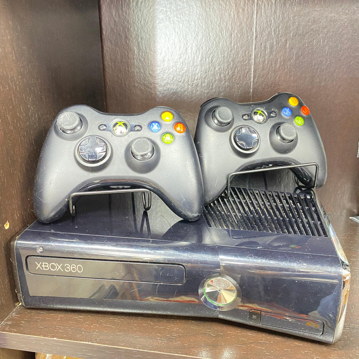 Xbox 360 Slim Model 1439 2 Controllers