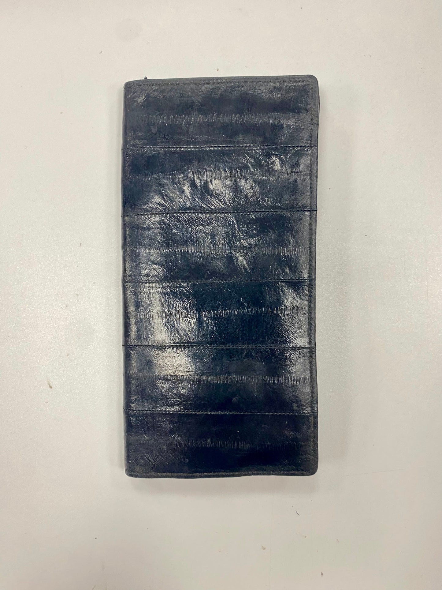 EEL Skin Retro Check Book Wallet