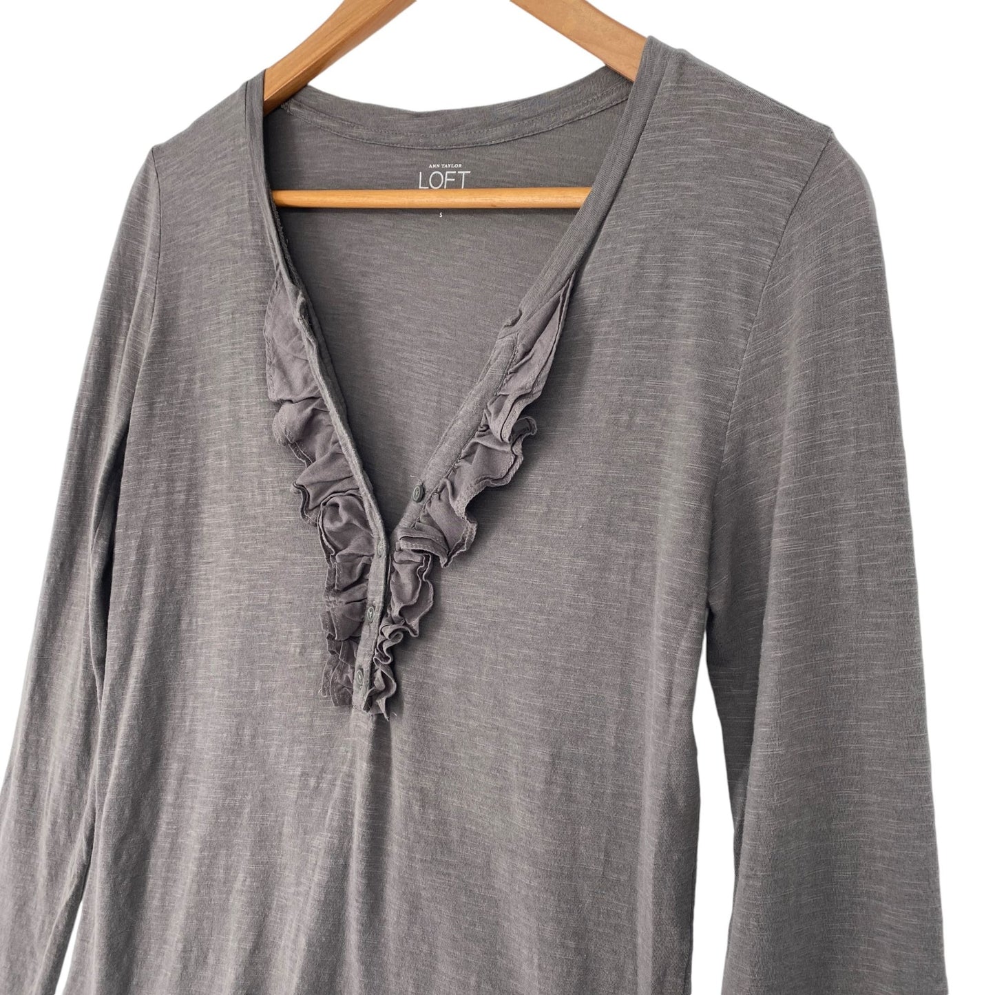 Ann Taylor Loft Womens S Long Sleeve Gray Top Ruffled VNeck Blouse