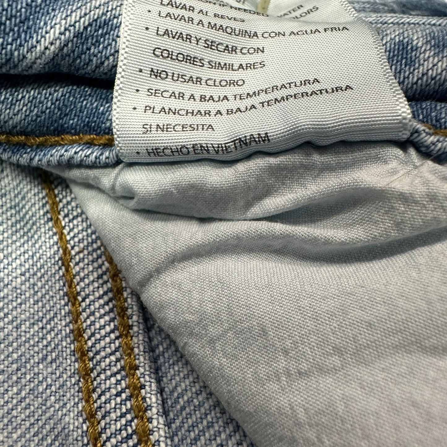KanCan Greer Ultra High Rise Mom Jeans 11/29  Juniors Lt Wash Distressed KC9226M