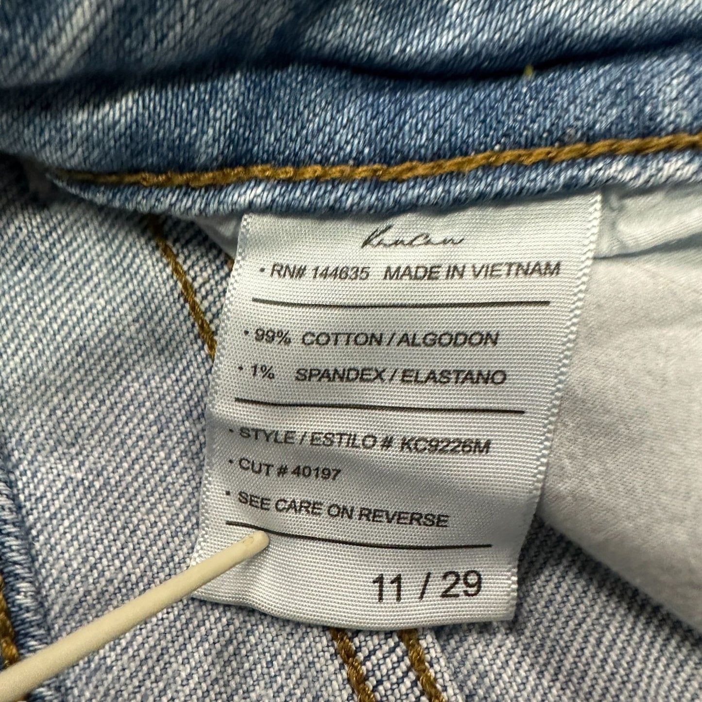 KanCan Greer Ultra High Rise Mom Jeans 11/29  Juniors Lt Wash Distressed KC9226M