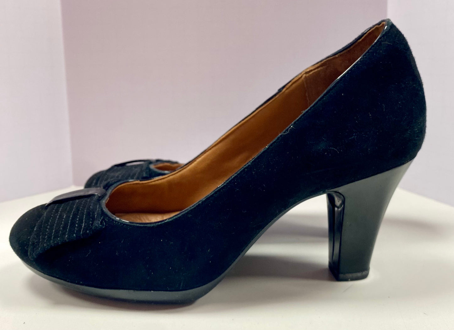 Clark Artisan Society Ball Black Heel Rounded Toe With Bow Detail Size 6