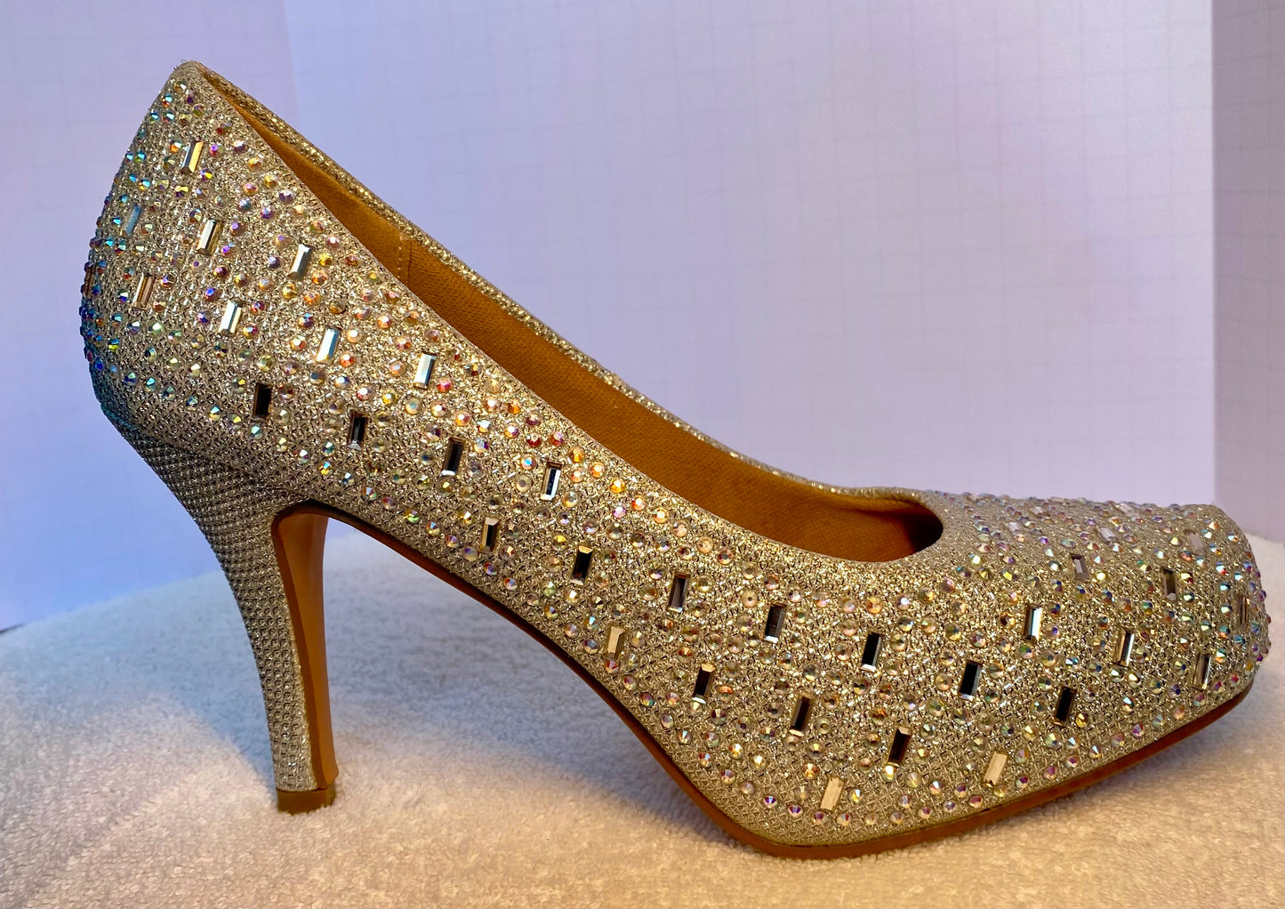 Delicacy Silver Glitter and Rhinestone Embellished High Heel Pumps