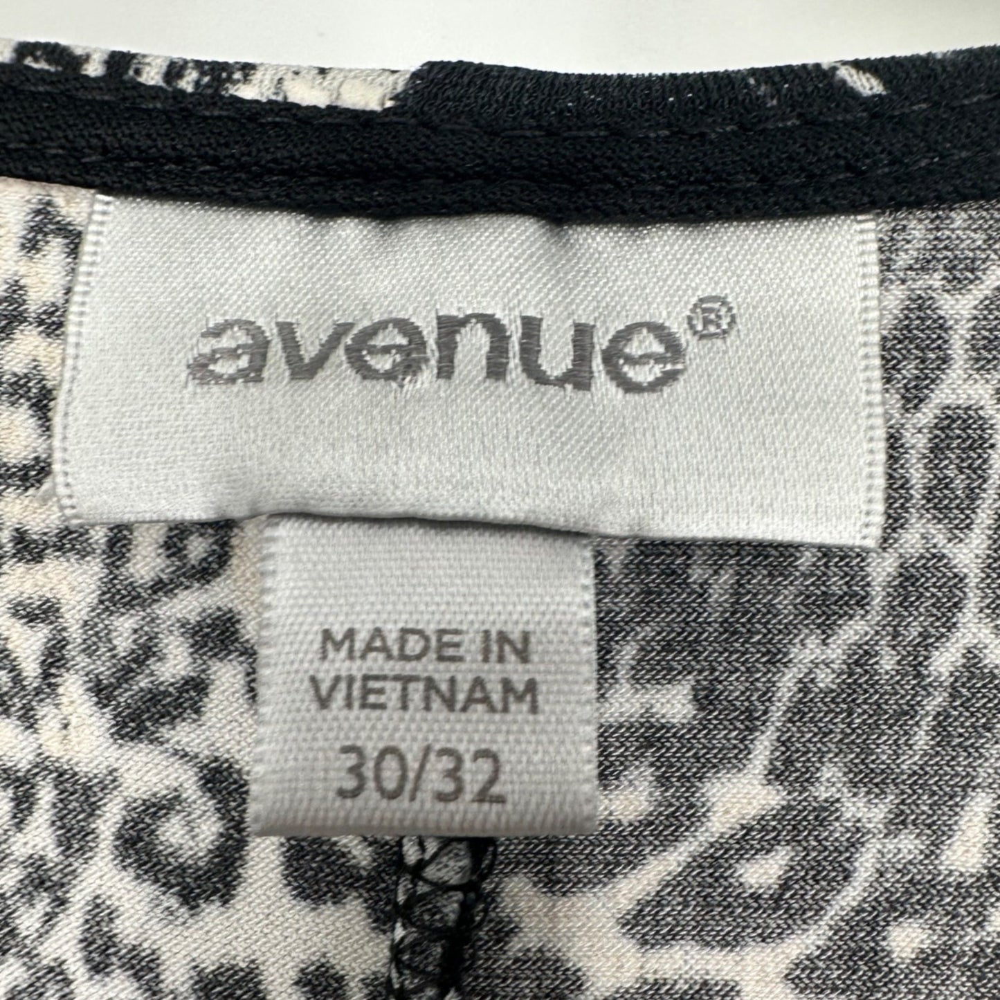 Avenue 30/32 Dress Black White Floral Animal Print Surplice VNeck Knee Length