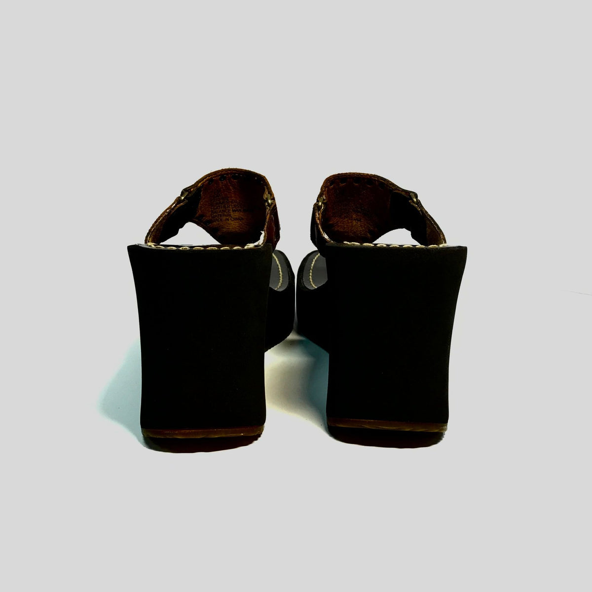 Vintage FRYE Womens 7.5 Brown Leather Wedge Sandals Studded Thong Y2K Chunky