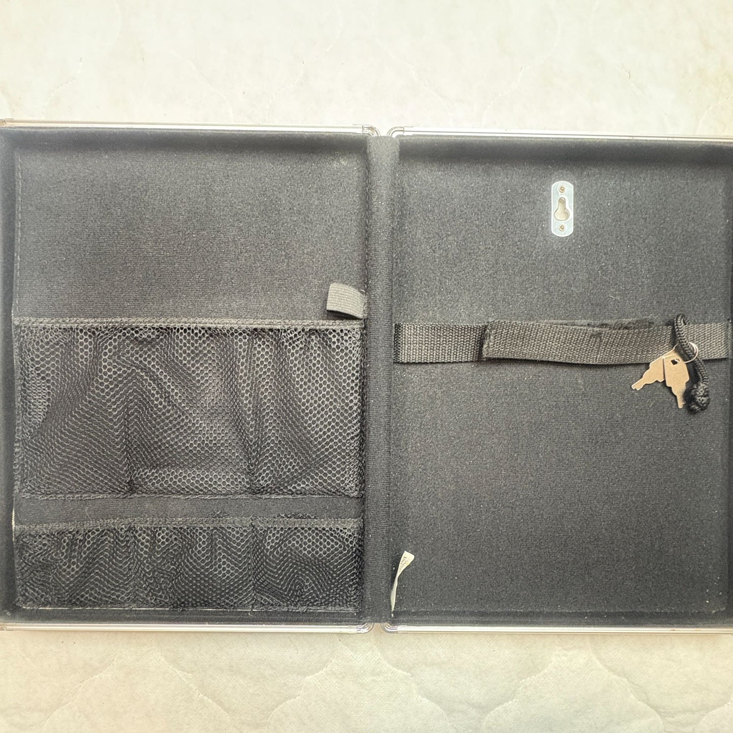 VAULTZ Locking Clipboard Storage w/2 Keys Wall Mount Aluminum Black Faux Leather