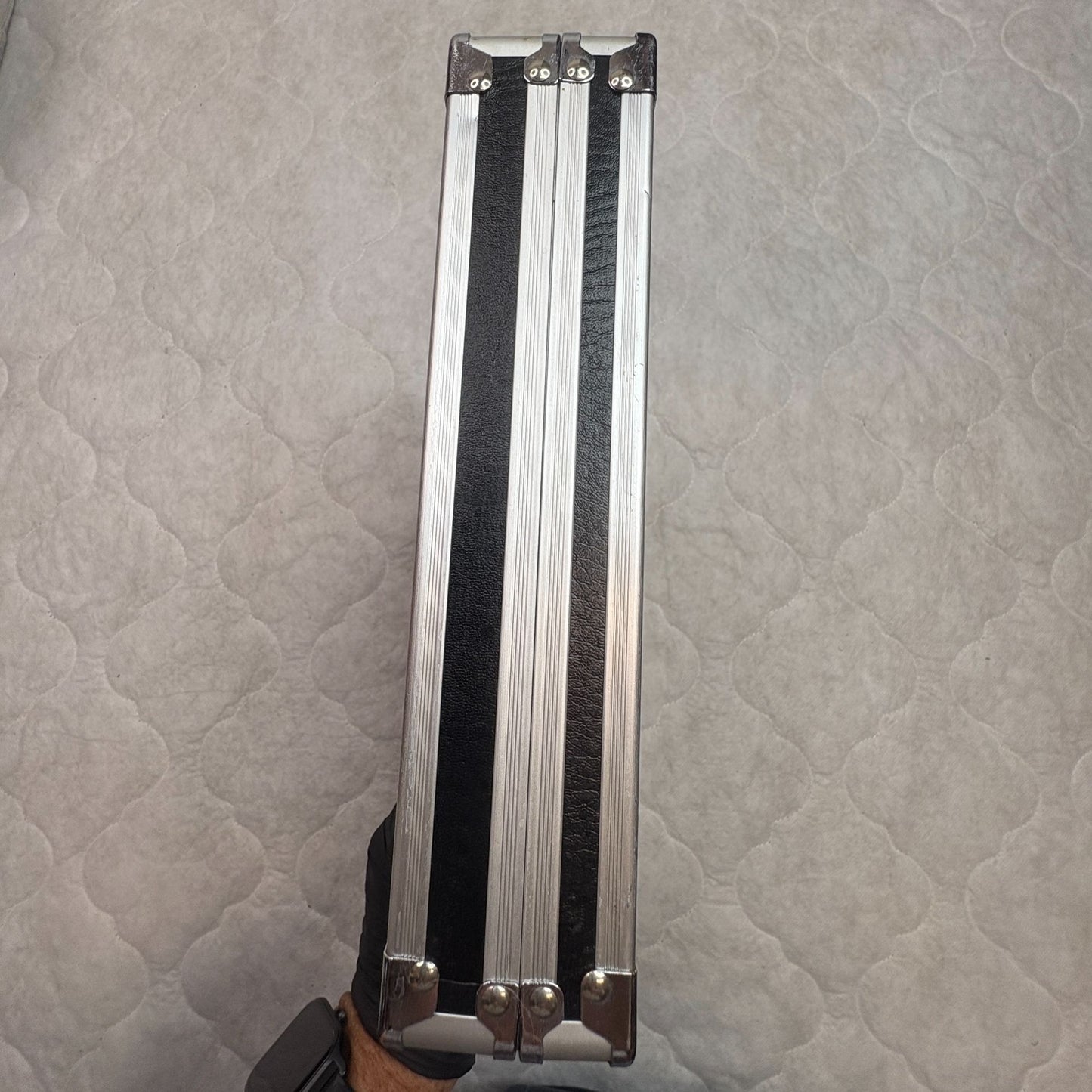 VAULTZ Locking Clipboard Storage w/2 Keys Wall Mount Aluminum Black Faux Leather