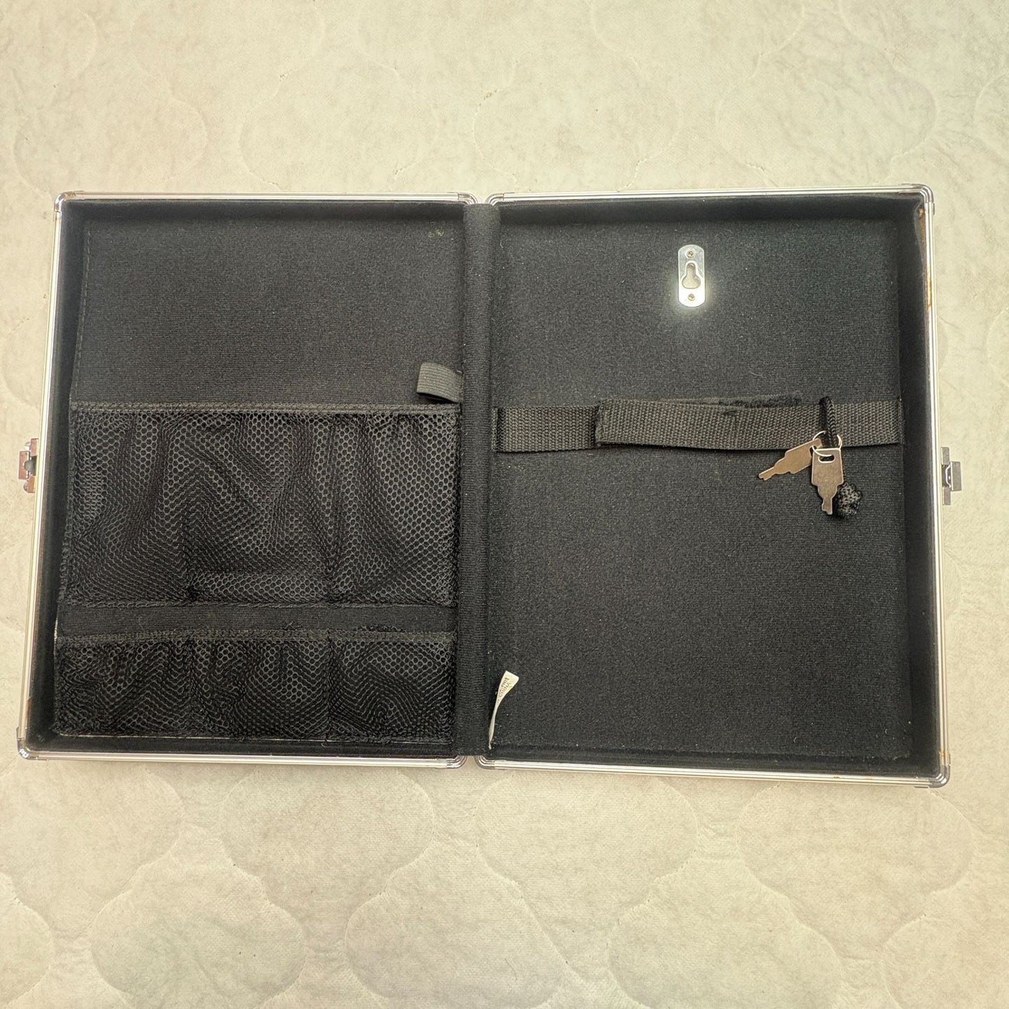 VAULTZ Locking Clipboard Storage w/2 Keys Wall Mount Aluminum Black Faux Leather