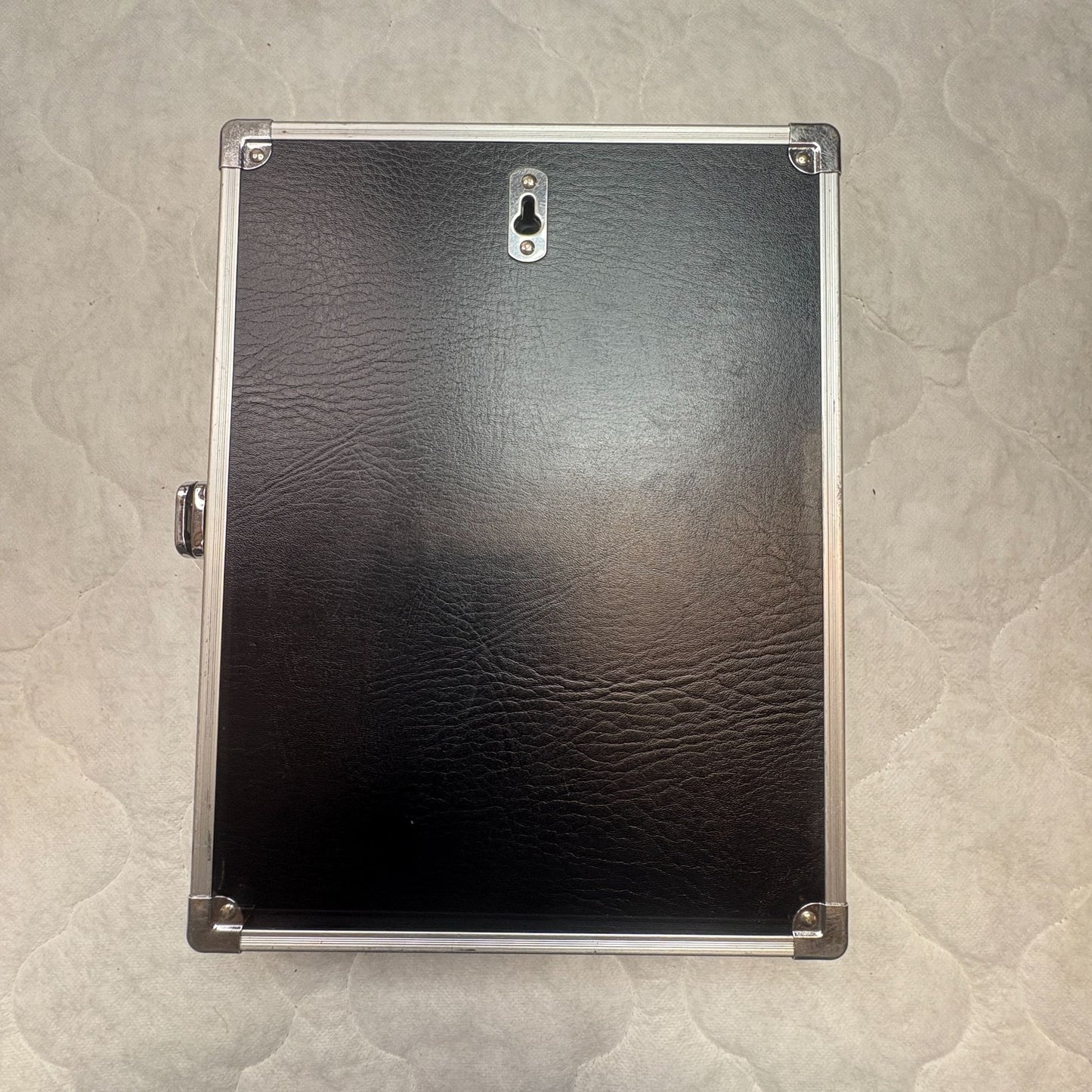 VAULTZ Locking Clipboard Storage w/2 Keys Wall Mount Aluminum Black Faux Leather