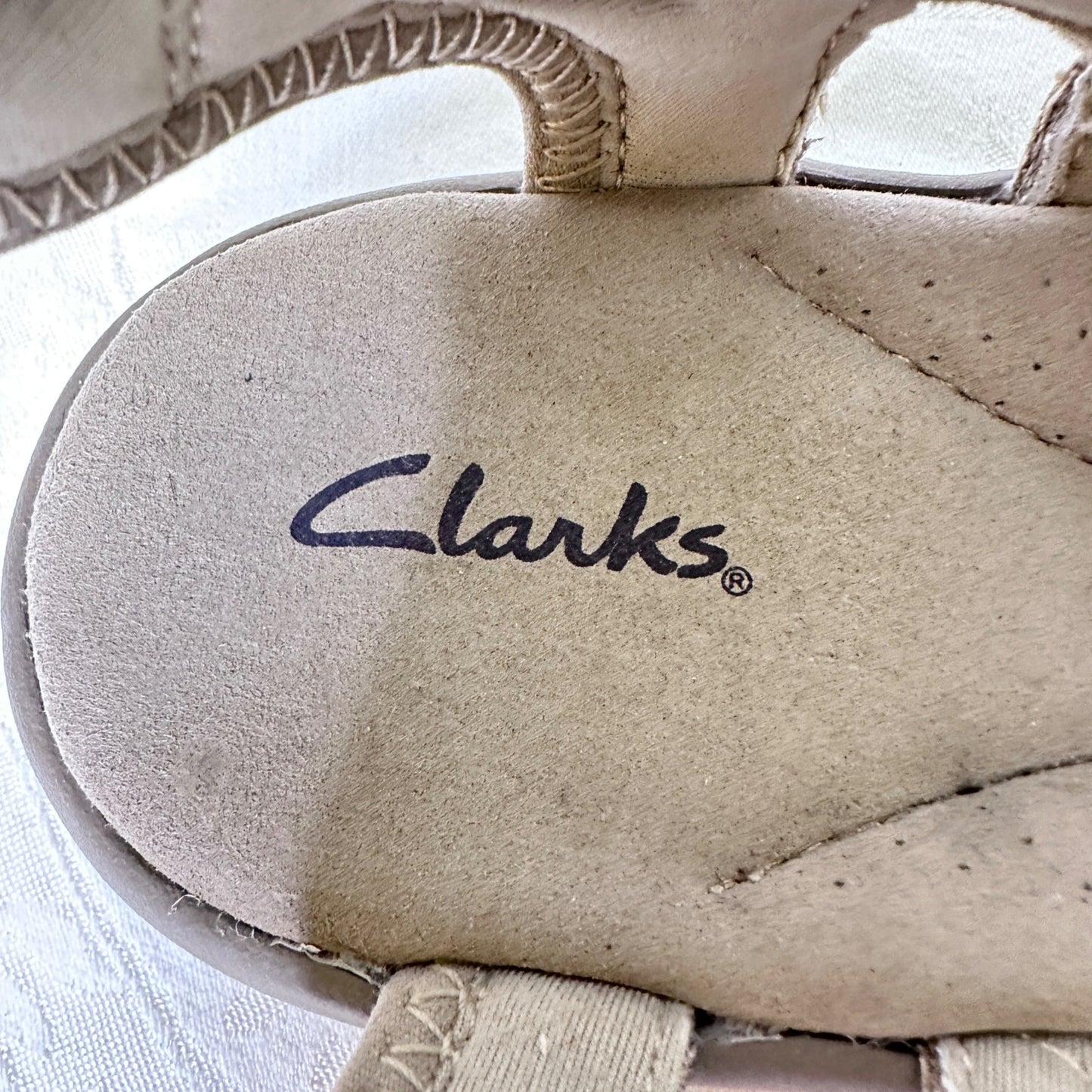 Clarks Womens 9.5 Morse Tour Sporty Sandal Beige Pig Skin Suede Hook Loop Straps