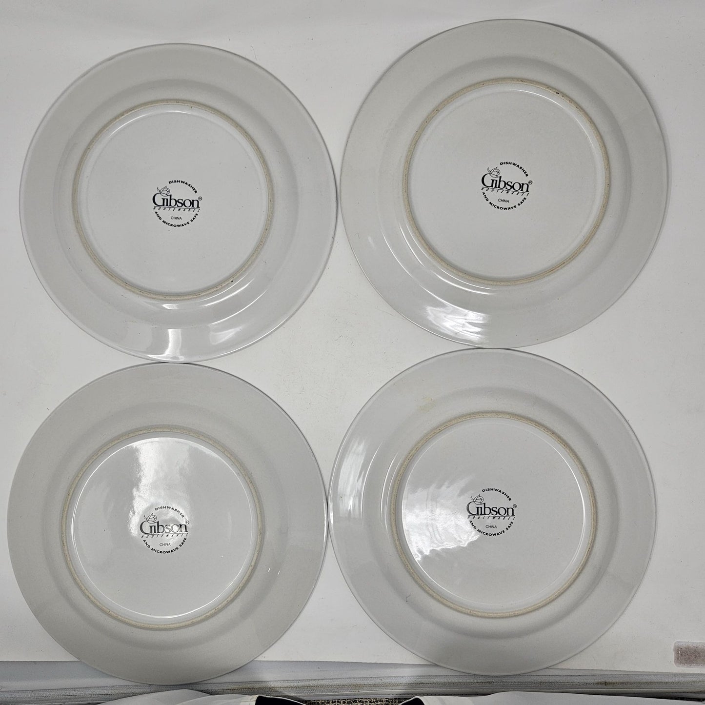 Gibson Designs Mojave Dinner Plates (4) Diameter 10 3/4" Aztec Southwest Retro