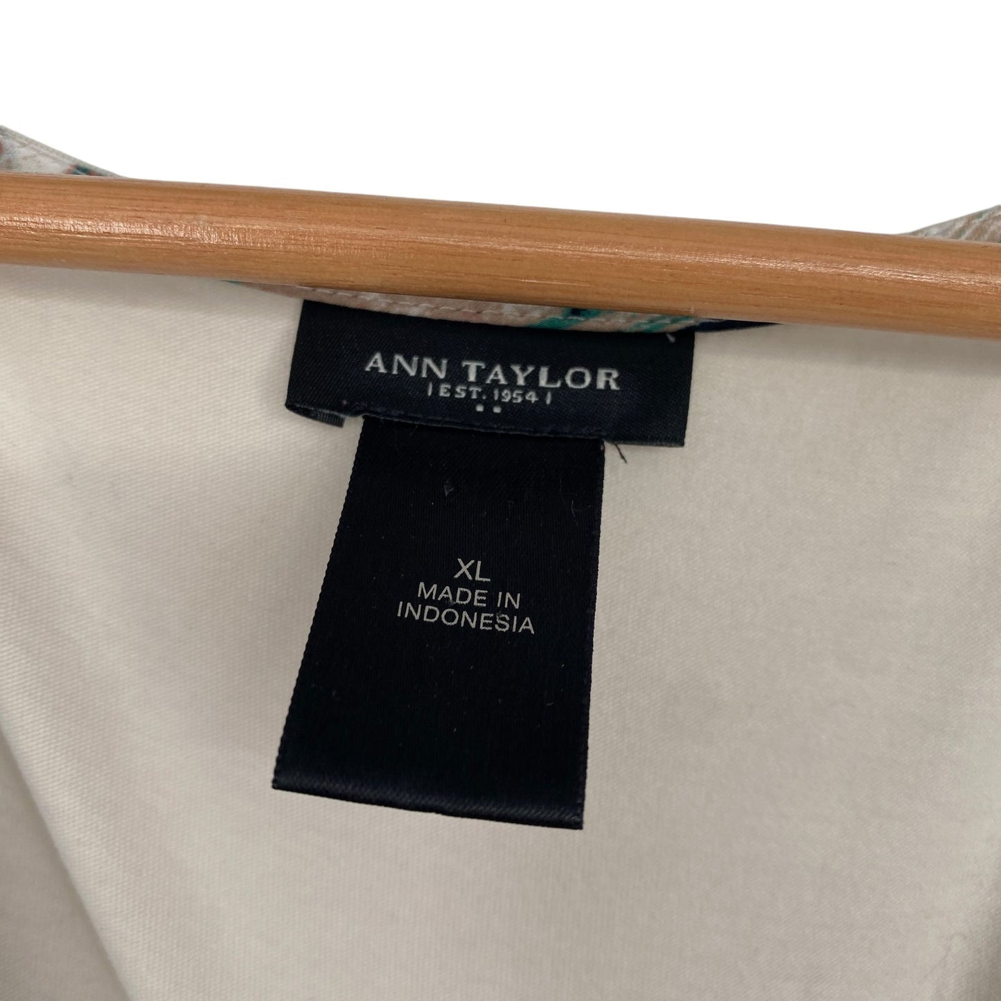 Ann Taylor Womens XL Sleeveless Top Surplice Tropical VNeck Stretch Casual Work