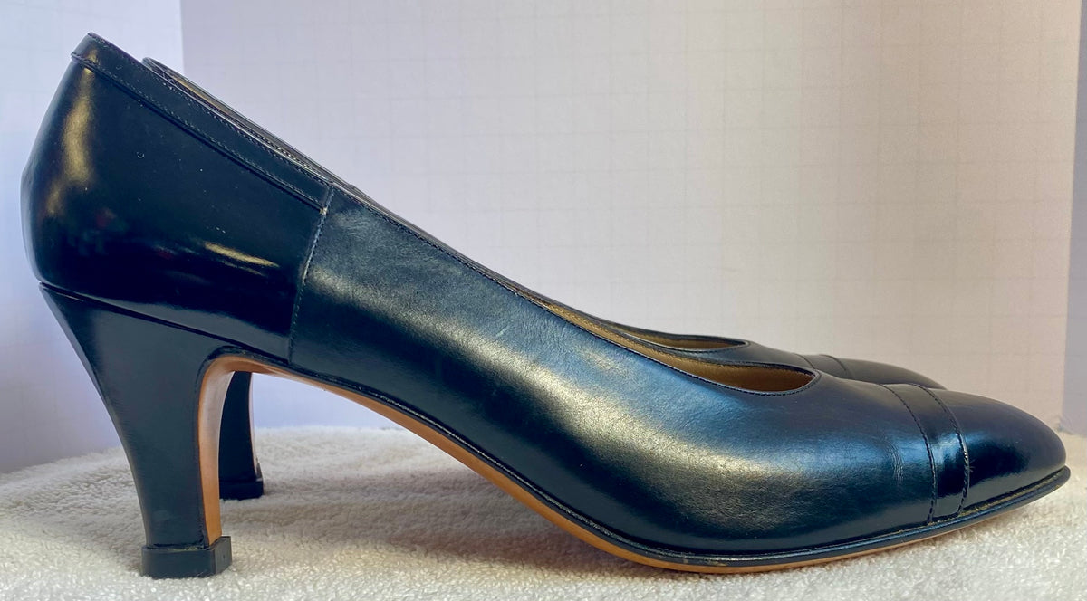 Vintage Black Leather Salvatore Ferragamo Pump Rounded Toe 7.5