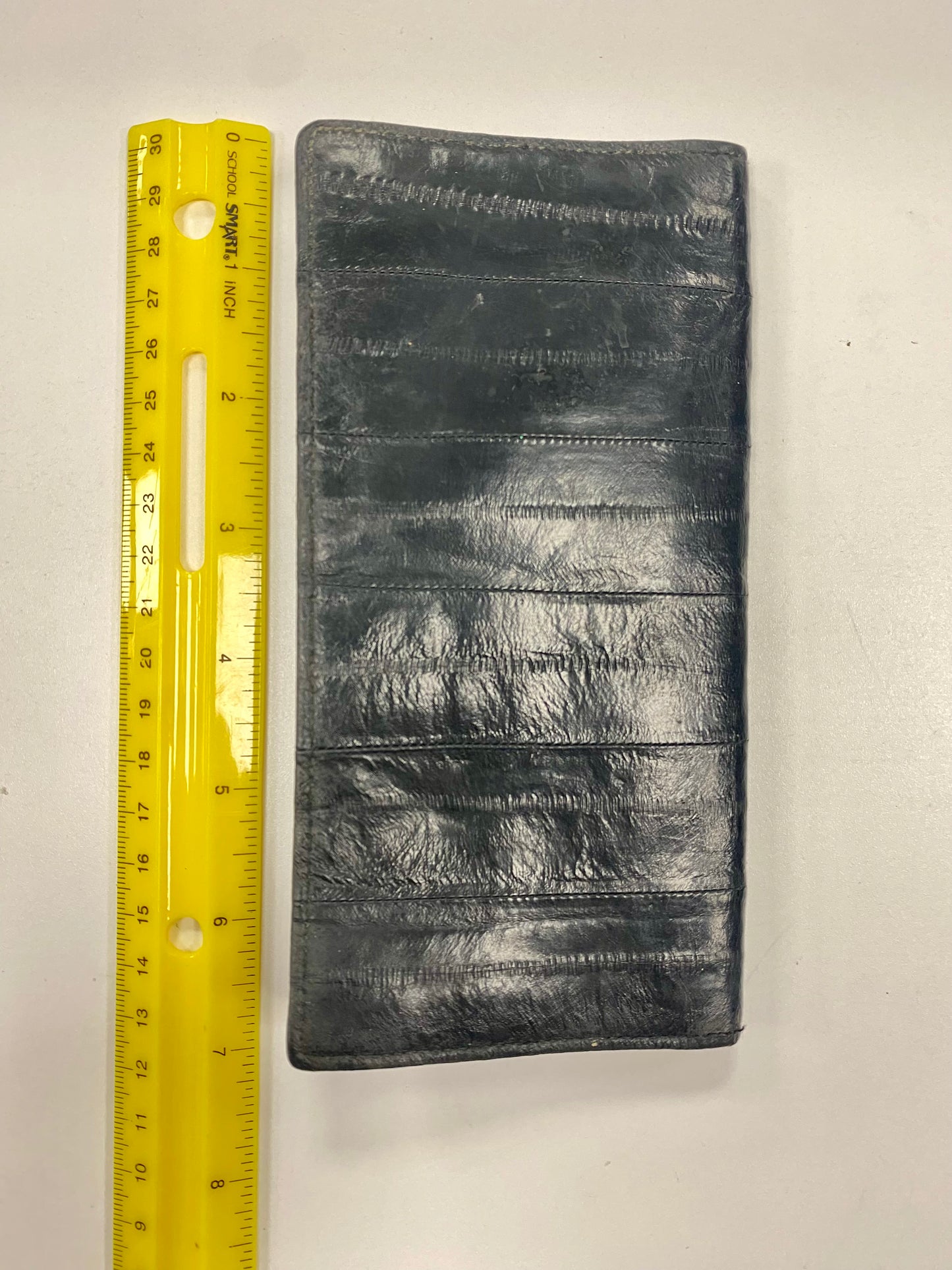 EEL Skin Retro Check Book Wallet