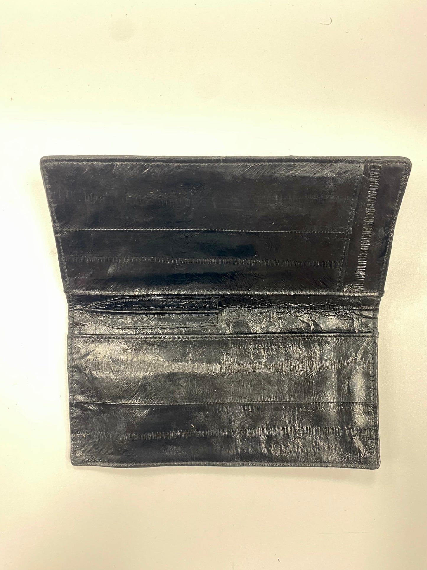 EEL Skin Retro Check Book Wallet
