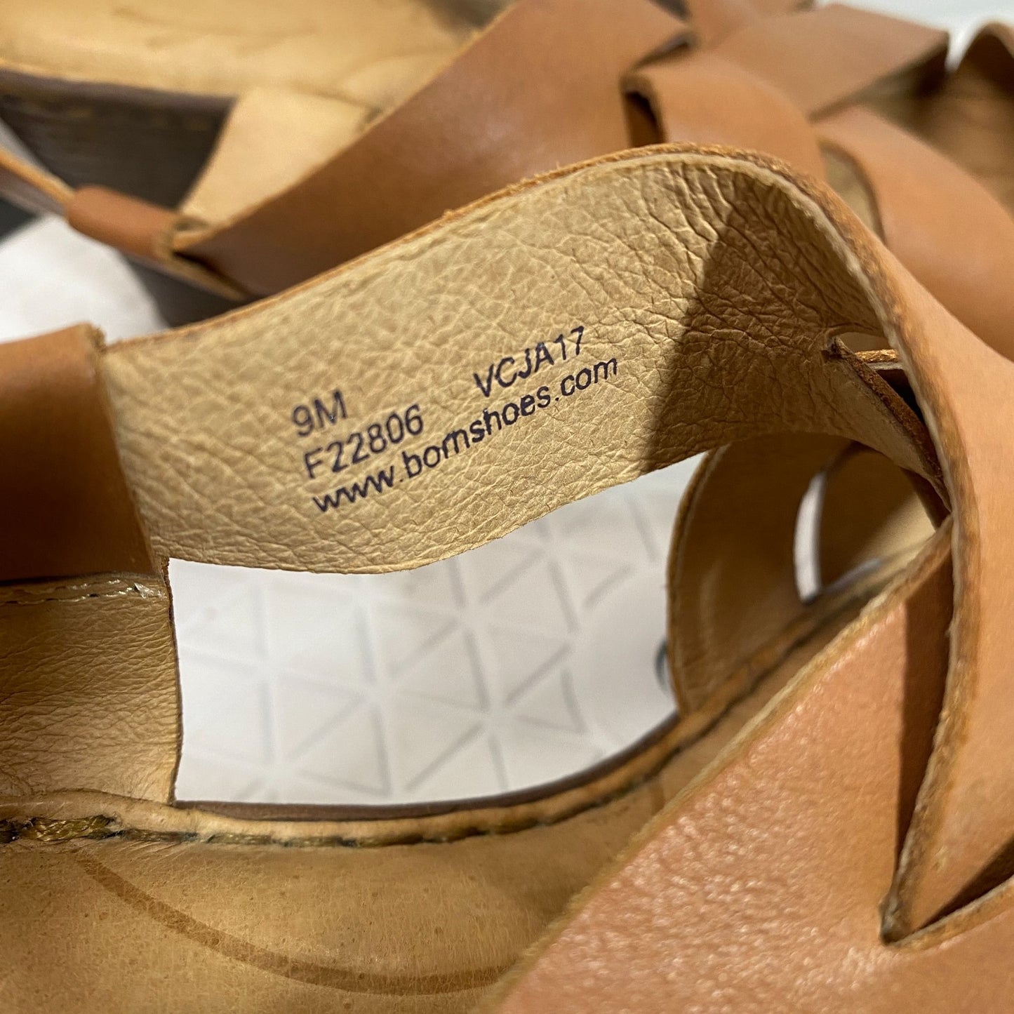 Born Leather Sandals 9 Chunky Block Heel Strappy Casual Comfort Shoes Tan F22806