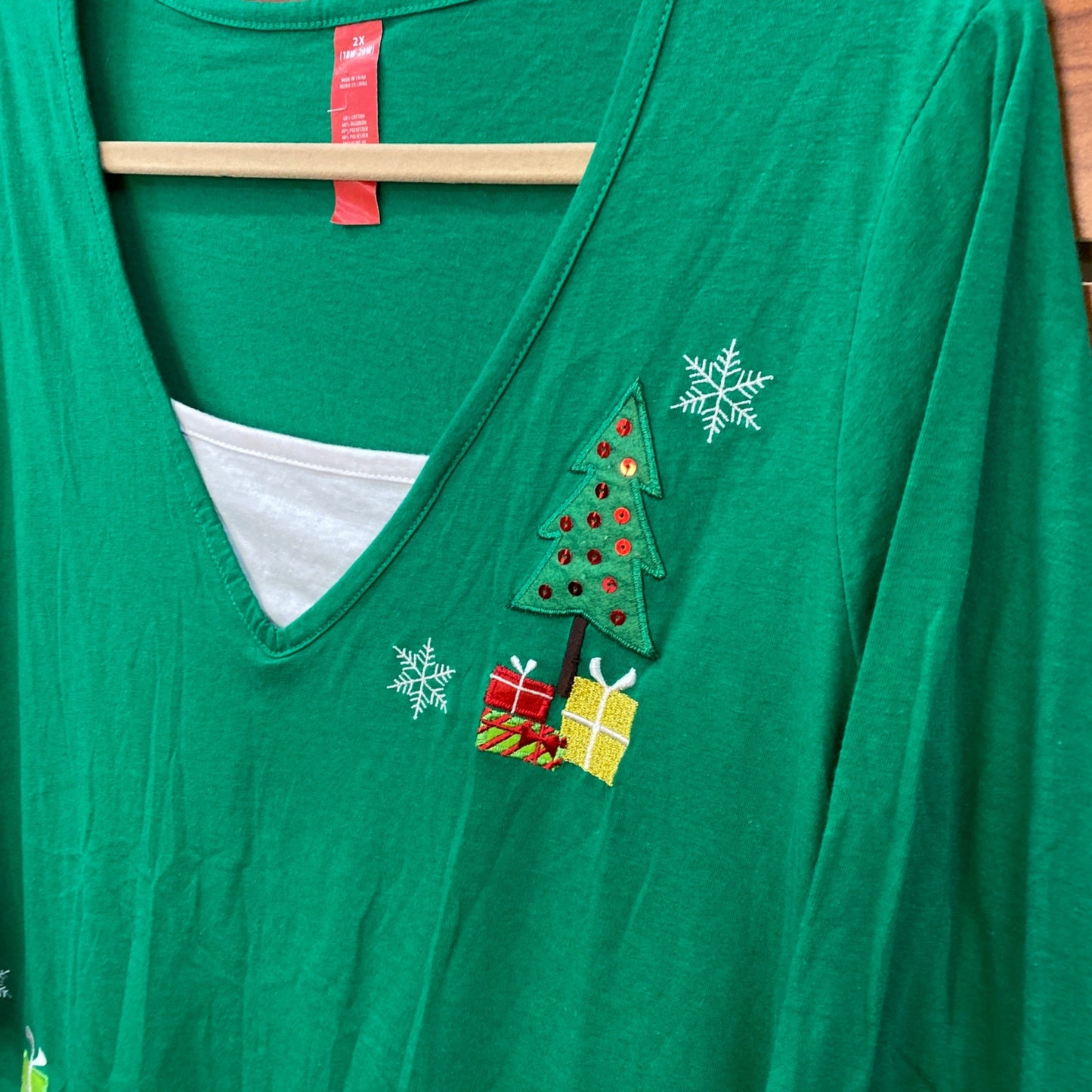 Christmas Tshirt 2XL 18/20 Green Embroidered Santa Casual Holiday Novelty Kitsch