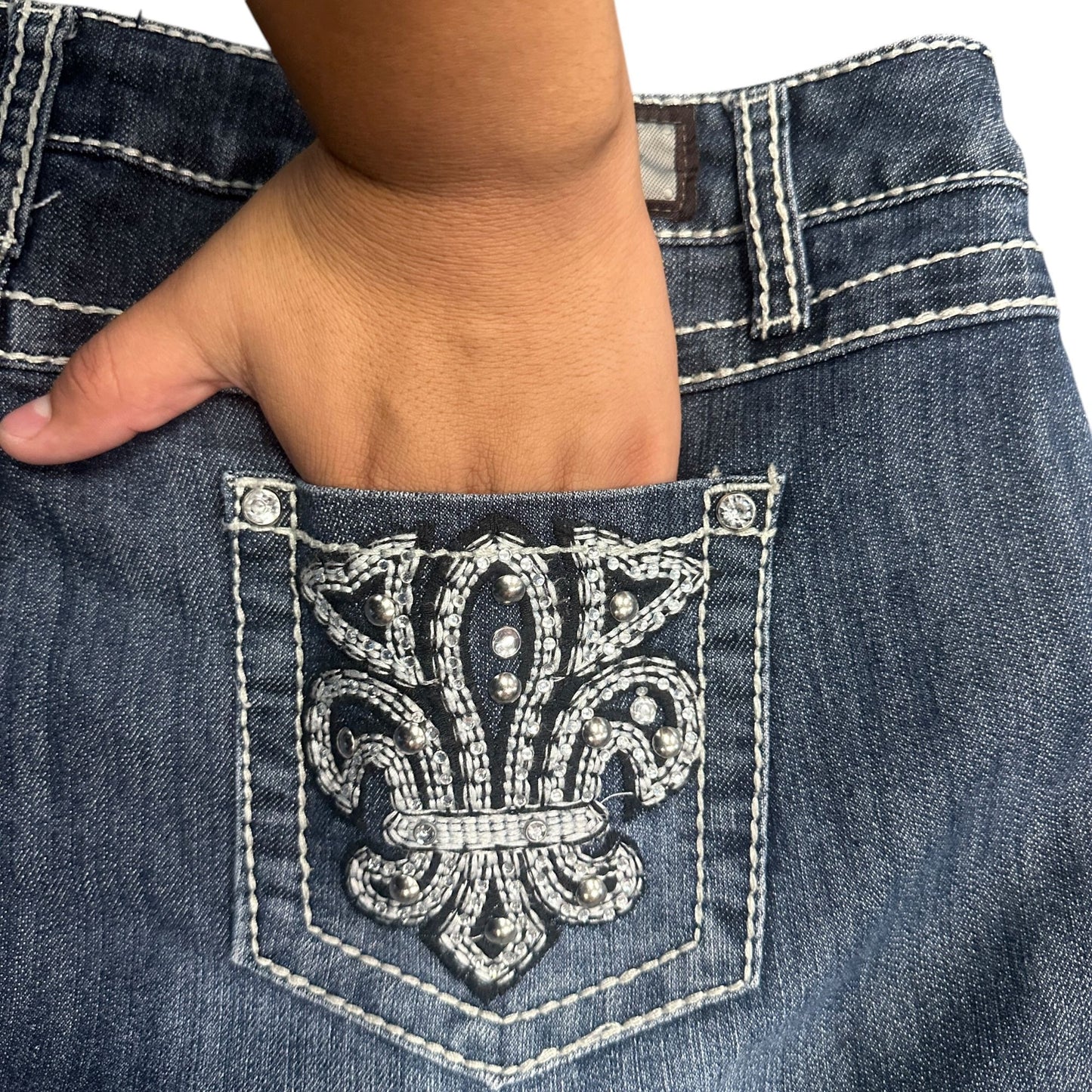 Earl Jean Womens 32 Dark Wash Stretch Shorts Rhinestone Fleur De Lis Pockets
