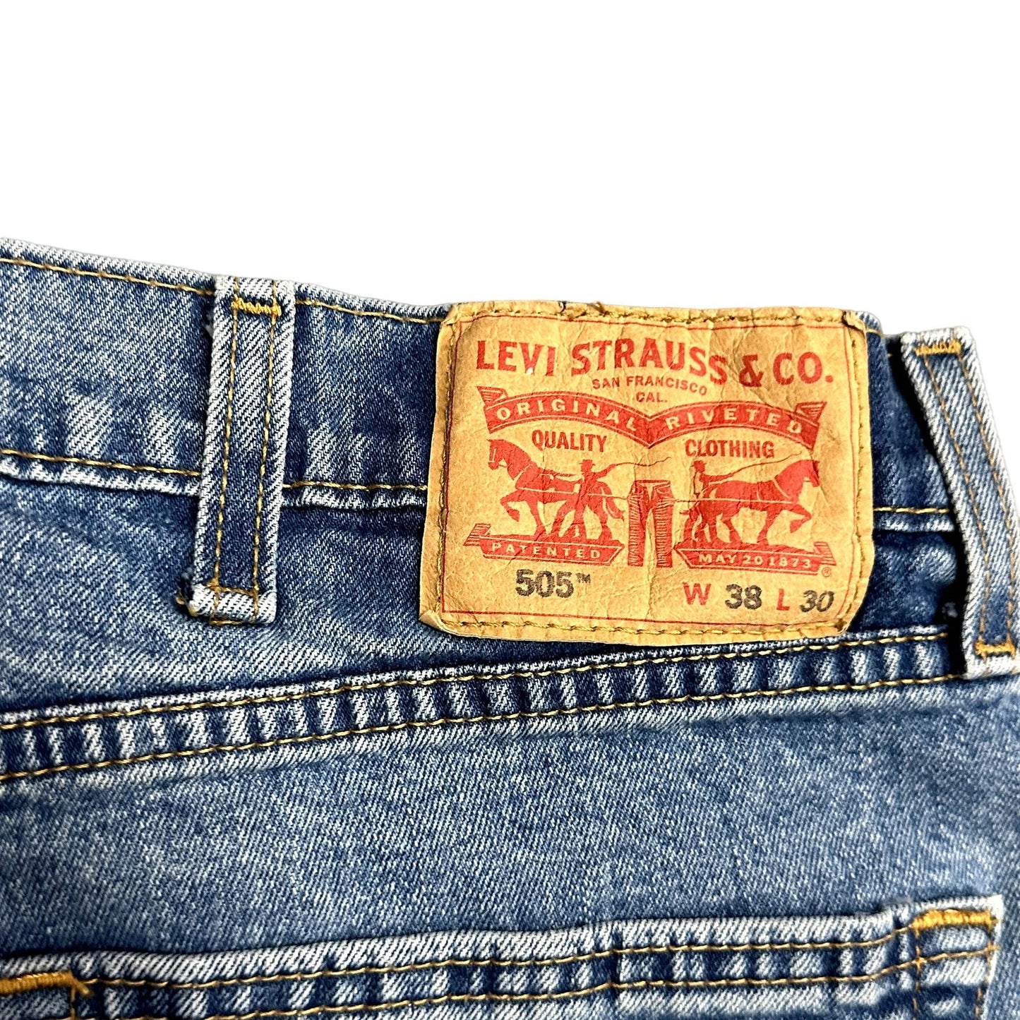 Levi Strauss 505 Jeans Mens 38x30 Straight Leg Blue Denim Jeans Light Wash