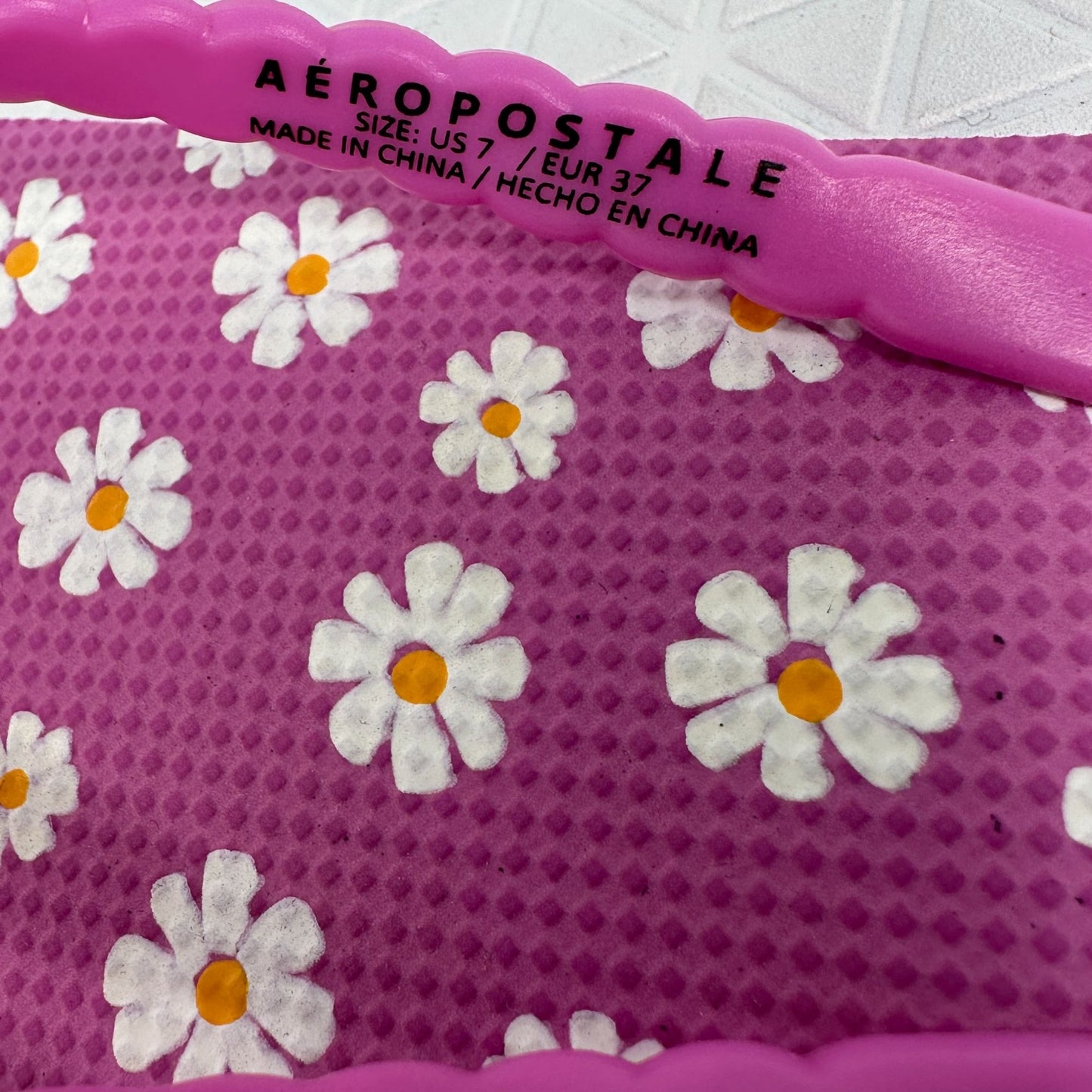 NEW Aeropostale Sandals Flip Flops 7-8 Pink Beach Shoes Floral White Daisy