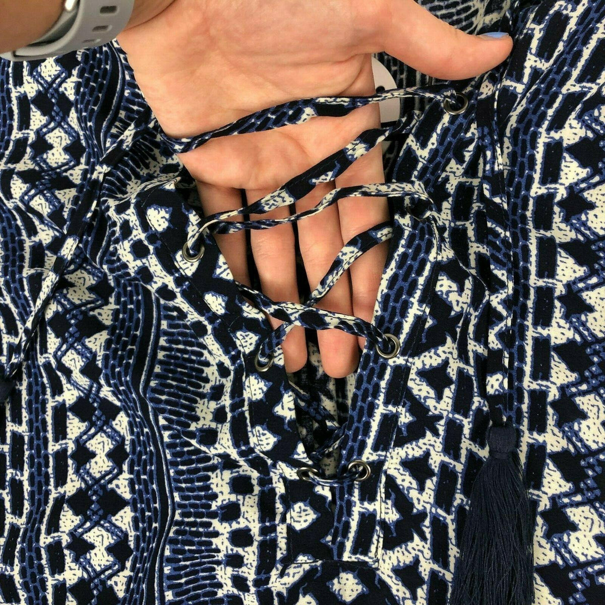 En Crème Womens M Boho Peasant Blouse Blue White Geometric Long-Sleeve Lace-Up