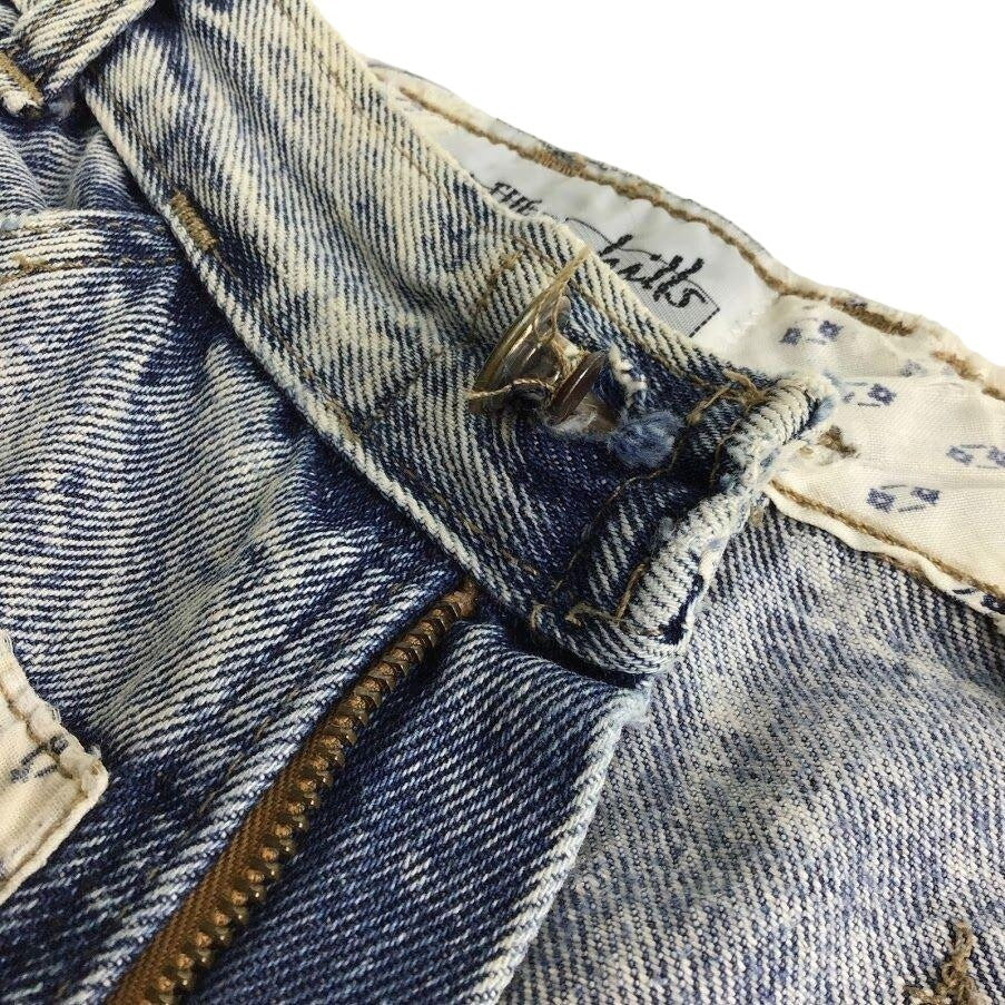 Vintage Y2K Beverly Hills Womens 7 Worn High Rise Straight Cuff Jean Shorts Acid