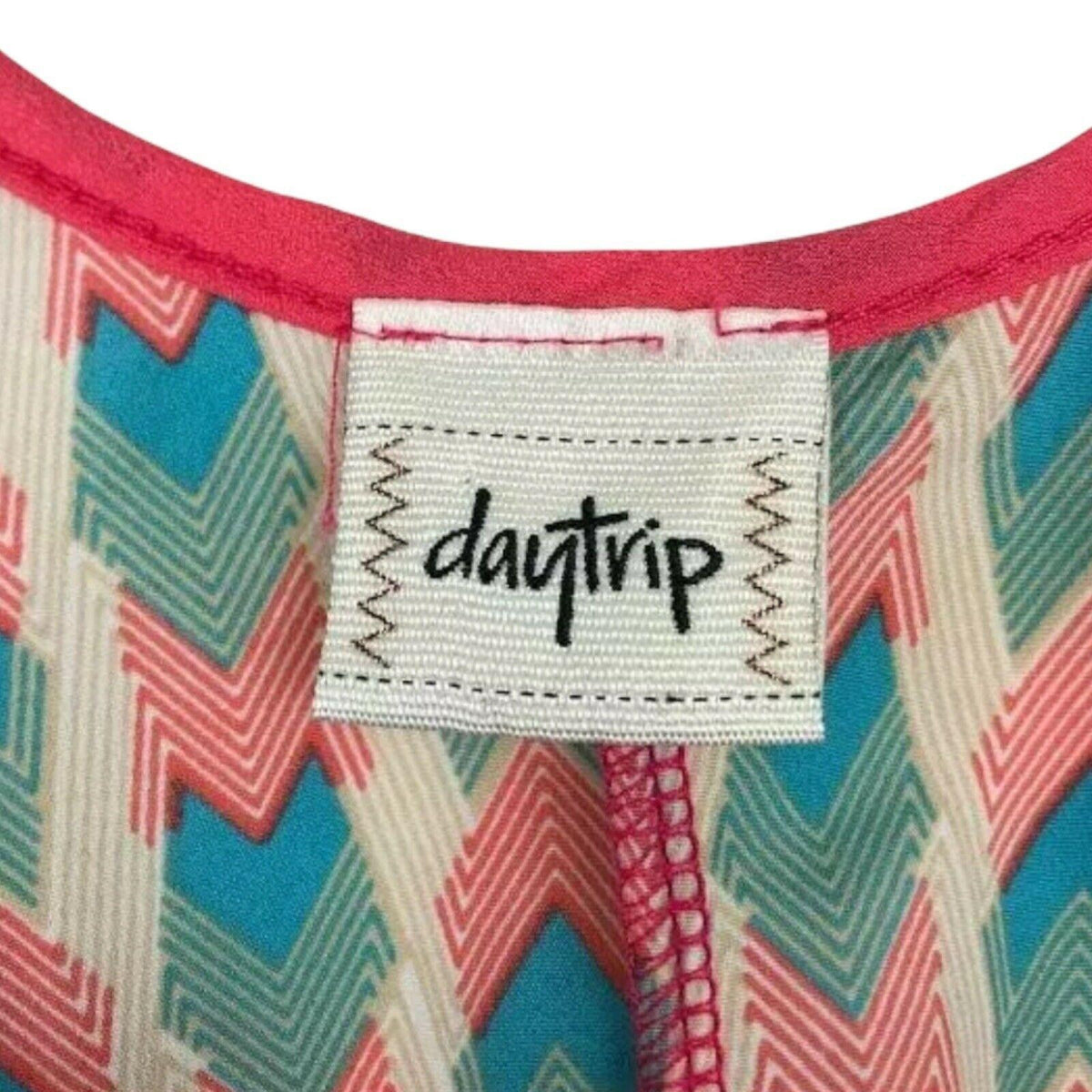 Daytrip Womens M Loose Fit Tank Top Abstract Arrow Print Scoop Neck Hi-Lo Hem